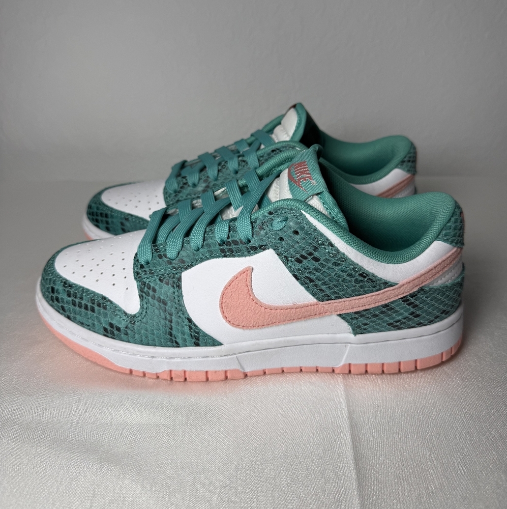 Nike Women's Green and Pink Sneakers